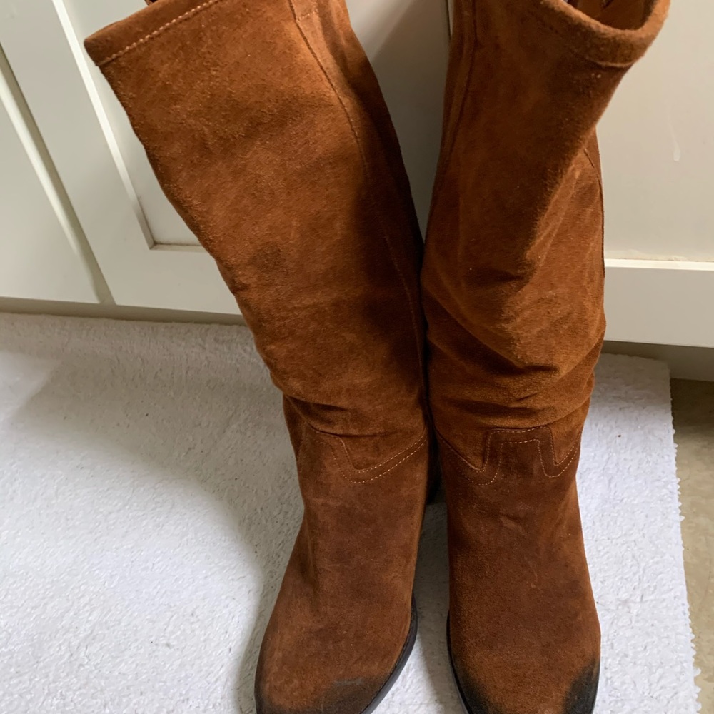 Suede boots
